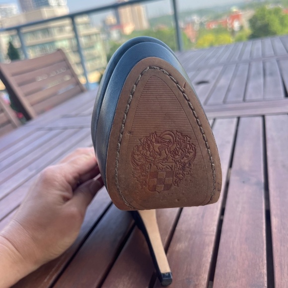 Vince Camuto Classic Black Platform Heels - Picture 4 of 5